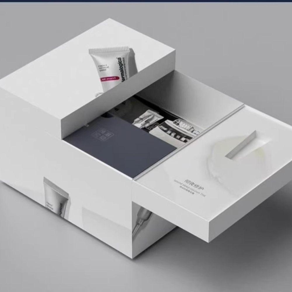 Skin care product folio gift box_WH_1000x1000px.jpg